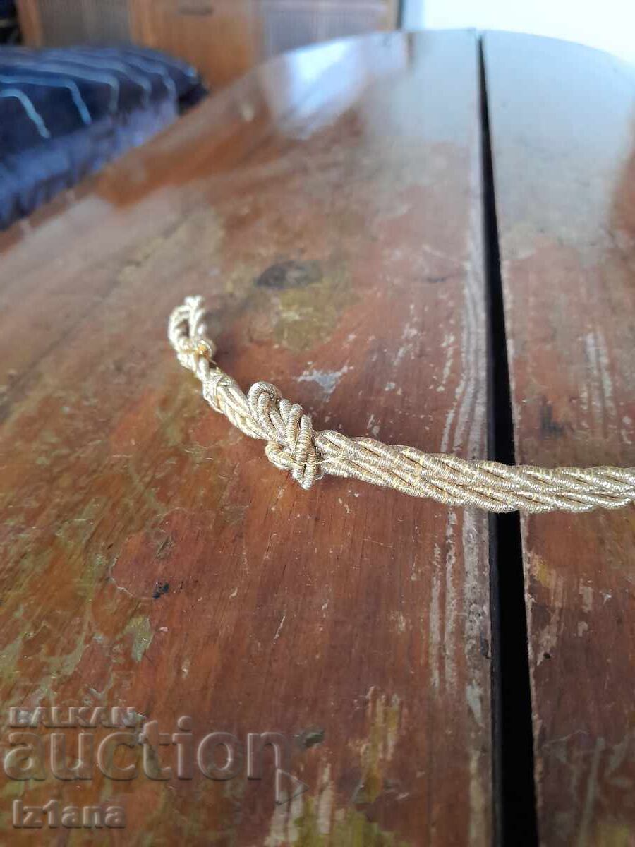 Snur de capac vechi cu preț € 10.00 | 19.56 BGN