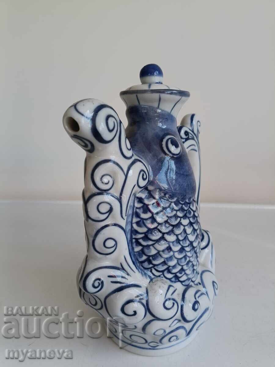 Licitație Ceainic din porțelan sau sticlă pentru alcool în formă de pește