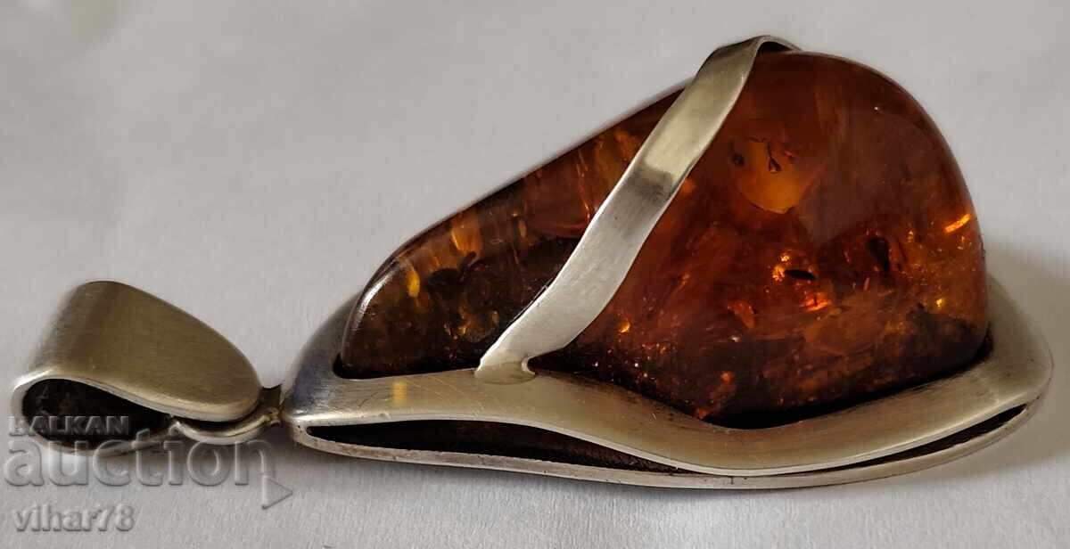 Livrarea Pandantiv din argint cu chihlimbar