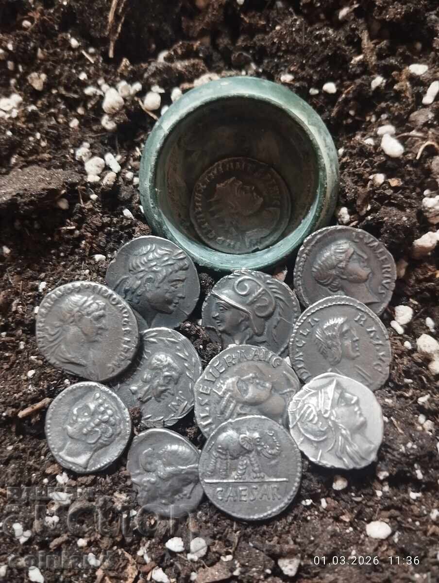 10 BUCĂȚI DENARI ȘI VAS DE BRONZ - REPLICĂ REPRODUCERE