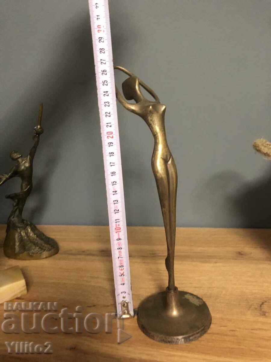 Παράδοση Χάλκινη φιγούρα