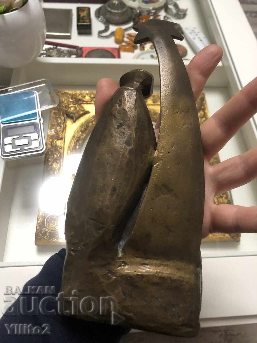 Бронзова фигура с цена € 50.00 | 97.79 лв.