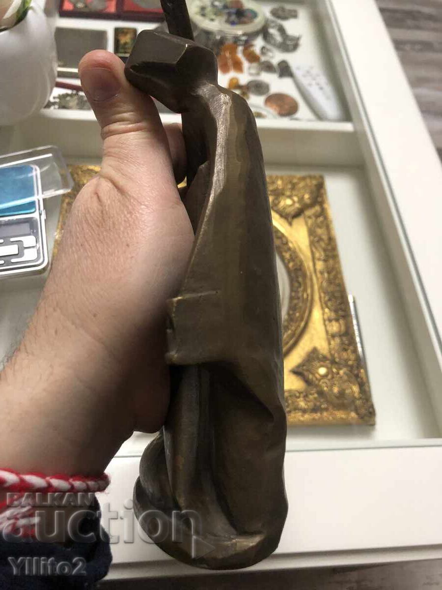 Доставка на Бронзова фигура