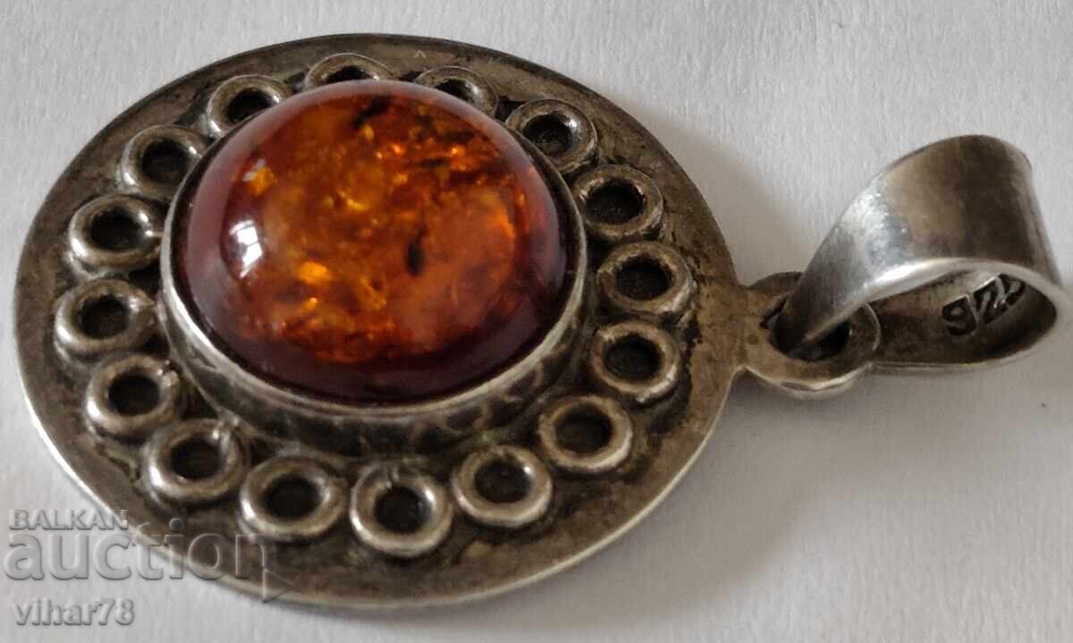 Pandantiv din argint cu chihlimbar cu preț € 79.99 | 156.45 BGN