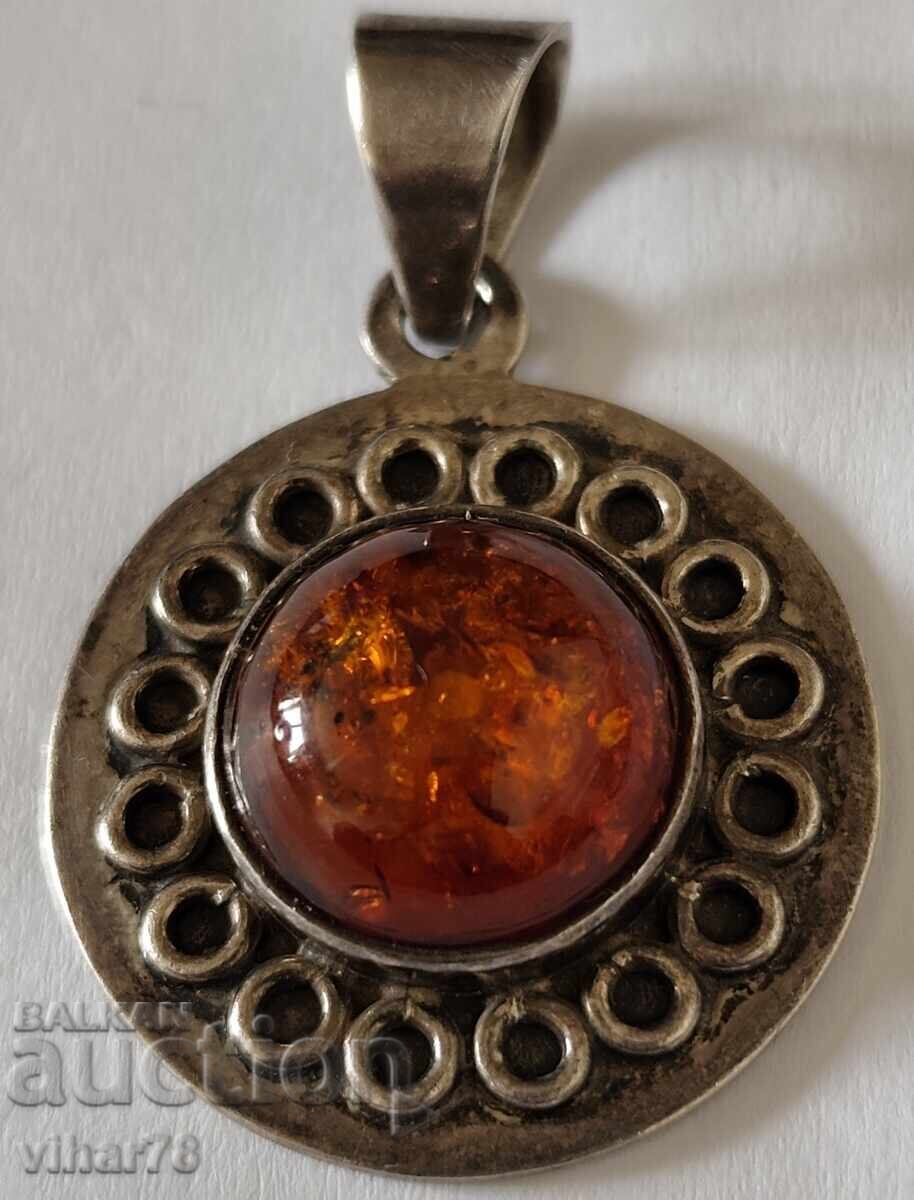 Pandantiv din argint cu chihlimbar