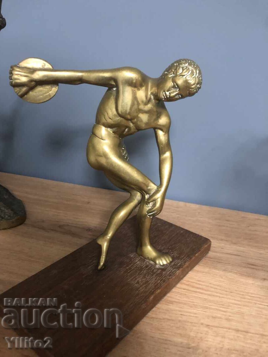 Бронзова фигура