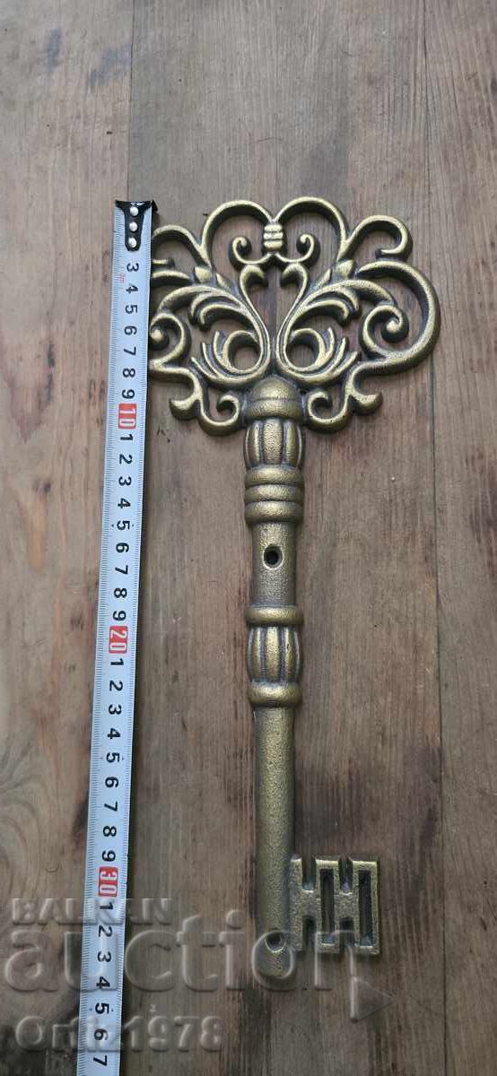 Много голям чугунен ключ– 34см с цена € 24.50 | 47.92 лв.