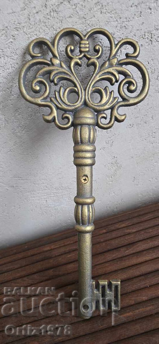 Много голям чугунен ключ– 34см