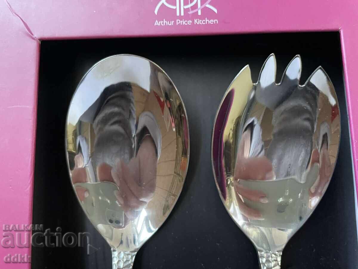 Frumoase tacâmuri noi pentru servire, în cutie, din Anglia cu preț € 21.00 | 41.07 BGN