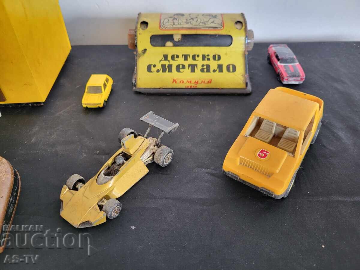 O mulțime de jucării cu preț € 30.00 | 58.67 BGN