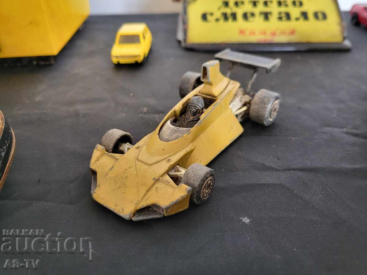 Licitație O mulțime de jucării