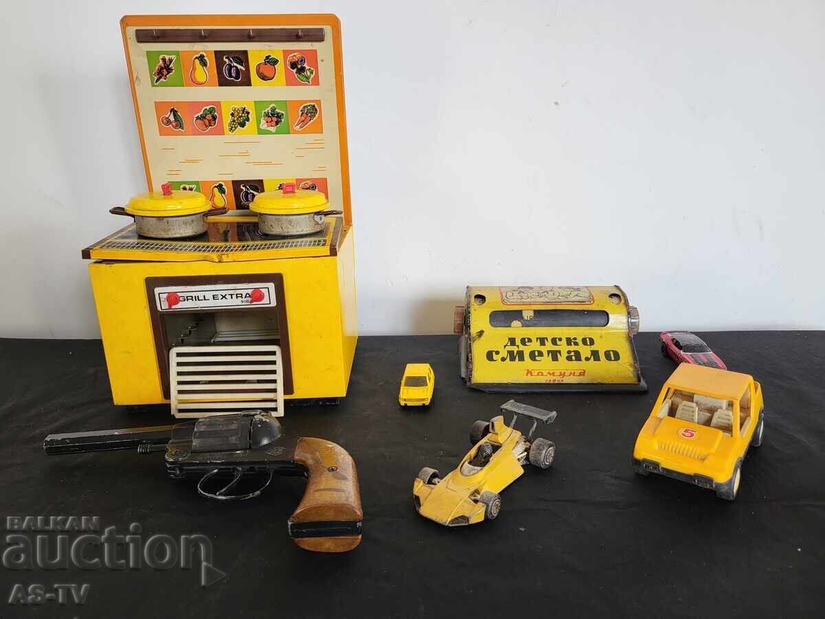 O mulțime de jucării