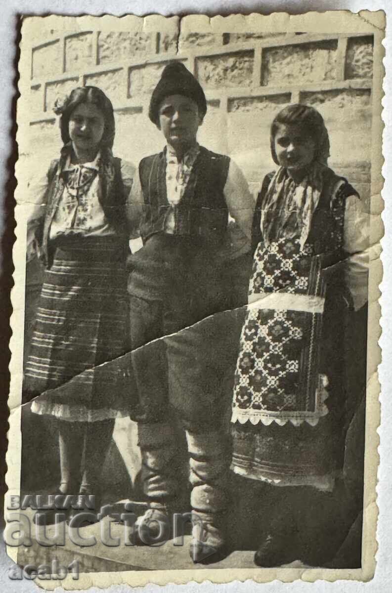 Grup folcloric la Școala Profesională „Răceala”