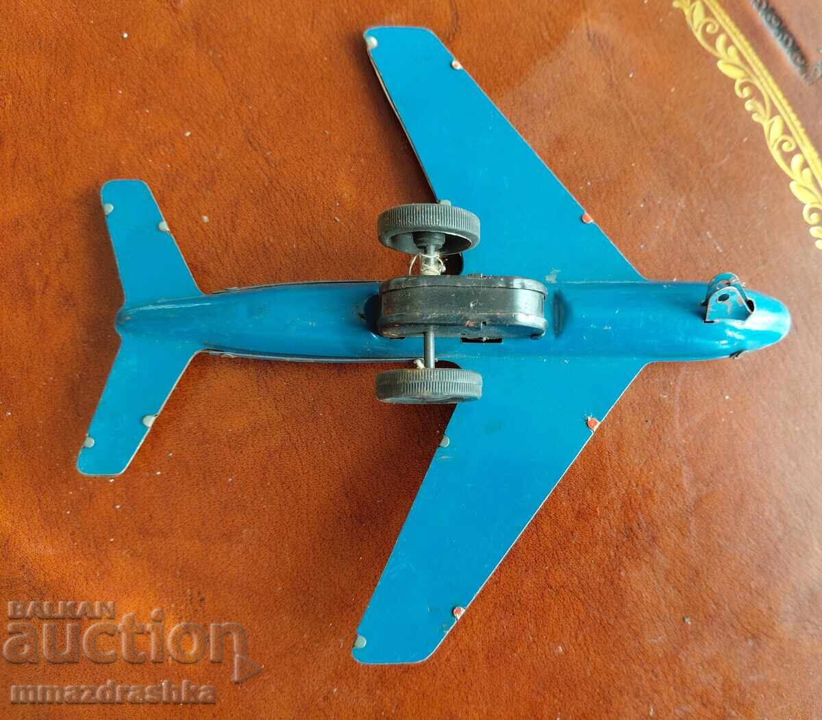 Παράδοση Μεταλλικό αεροπλάνο από την εποχή του σοσιαλισμού