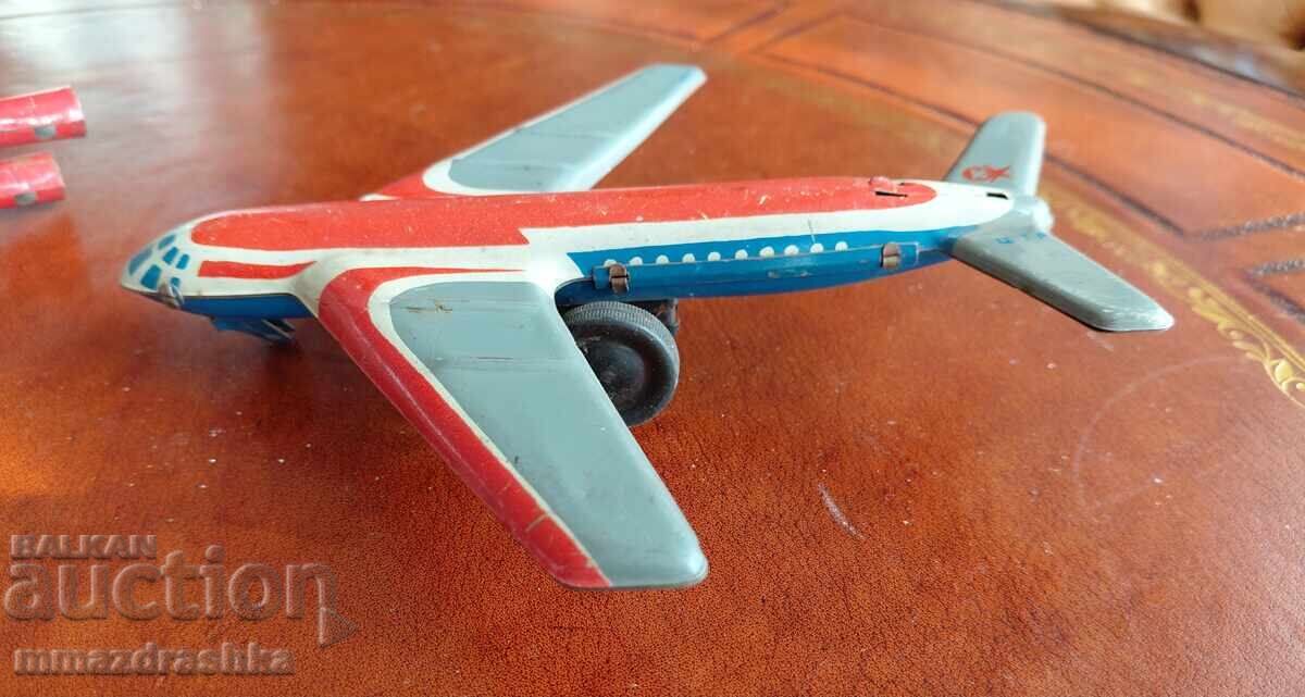 Μεταλλικό αεροπλάνο από την εποχή του σοσιαλισμού