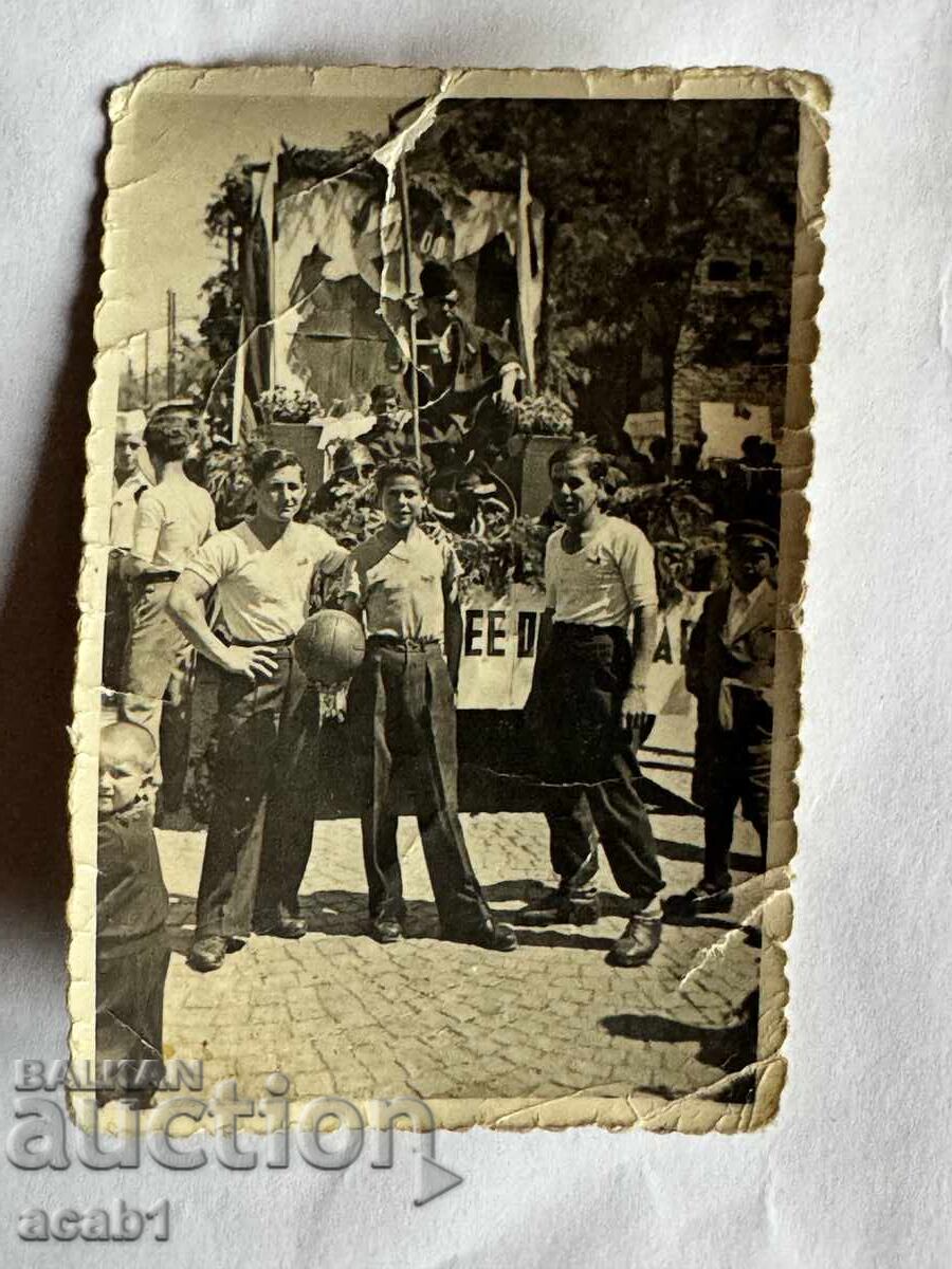 Jucători de fotbal Rănit Social cu preț € 3.99 | 7.80 BGN Jucători de fotbal Rănit Social cu preț € 3.99 | 7.80 BGN