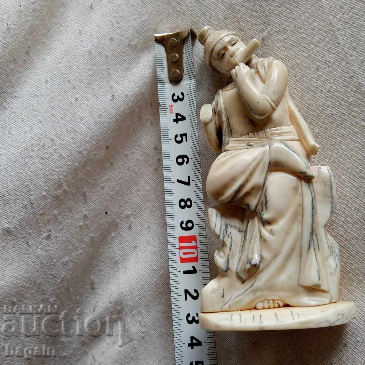 Delivery of Walrus tusk figurine.