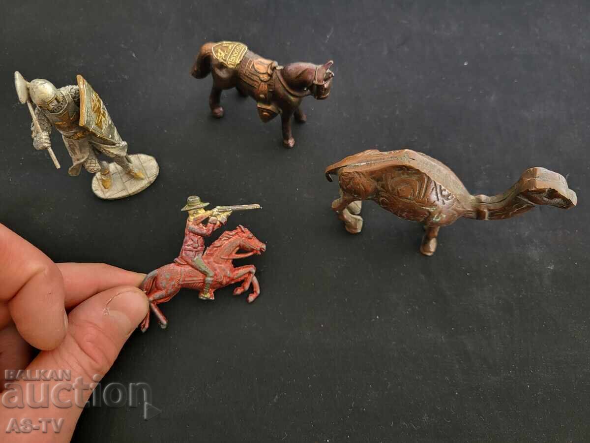 Lots of figurines with price € 22.00 | 43.03 BGN