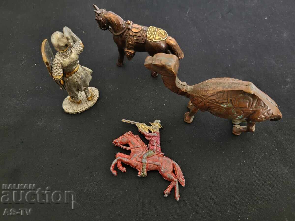 Auction  Lots of figurines