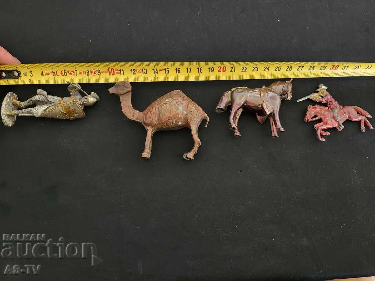 Delivery of Lots of figurines