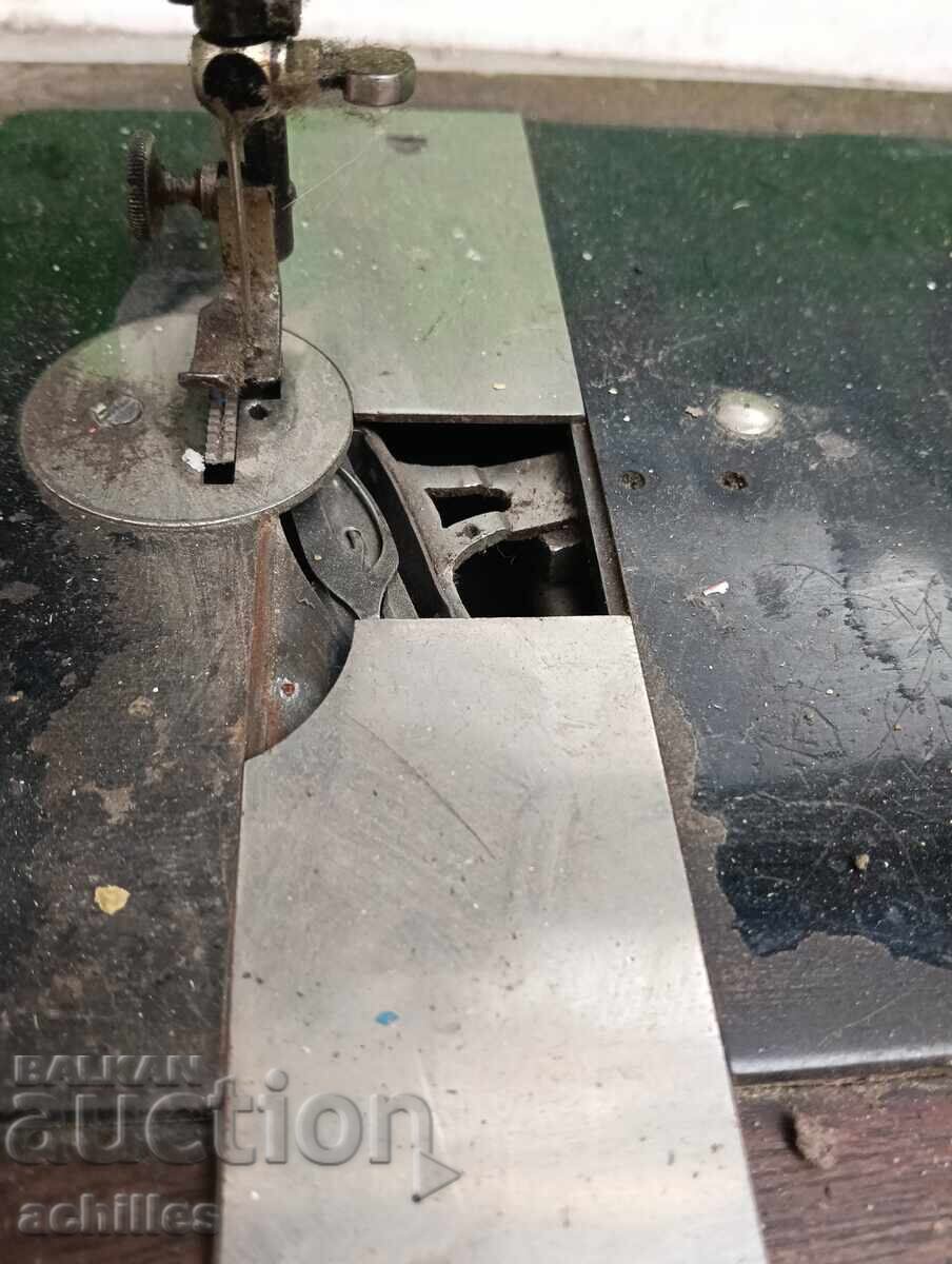 Licitație Mașină de cusut Griezner funcțională