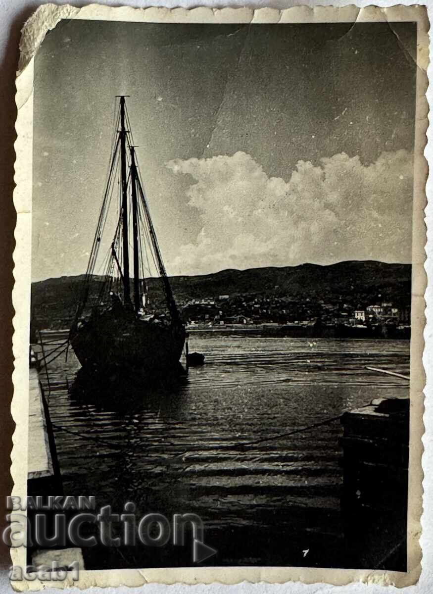 Barcă în Marea