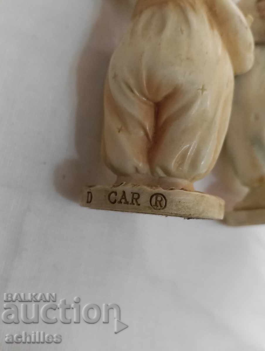 Порцеланови фигурки с цена € 8.00 | 15.65 лв. Порцеланови фигурки с цена € 8.00 | 15.65 лв.