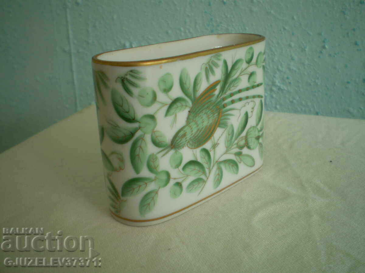 Vază de colecție din porțelan de la marca Herend, decorată cu preț € 60.00 | 117.35 BGN Vază de colecție din porțelan de la marca Herend, decorată cu preț € 60.00 | 117.35 BGN