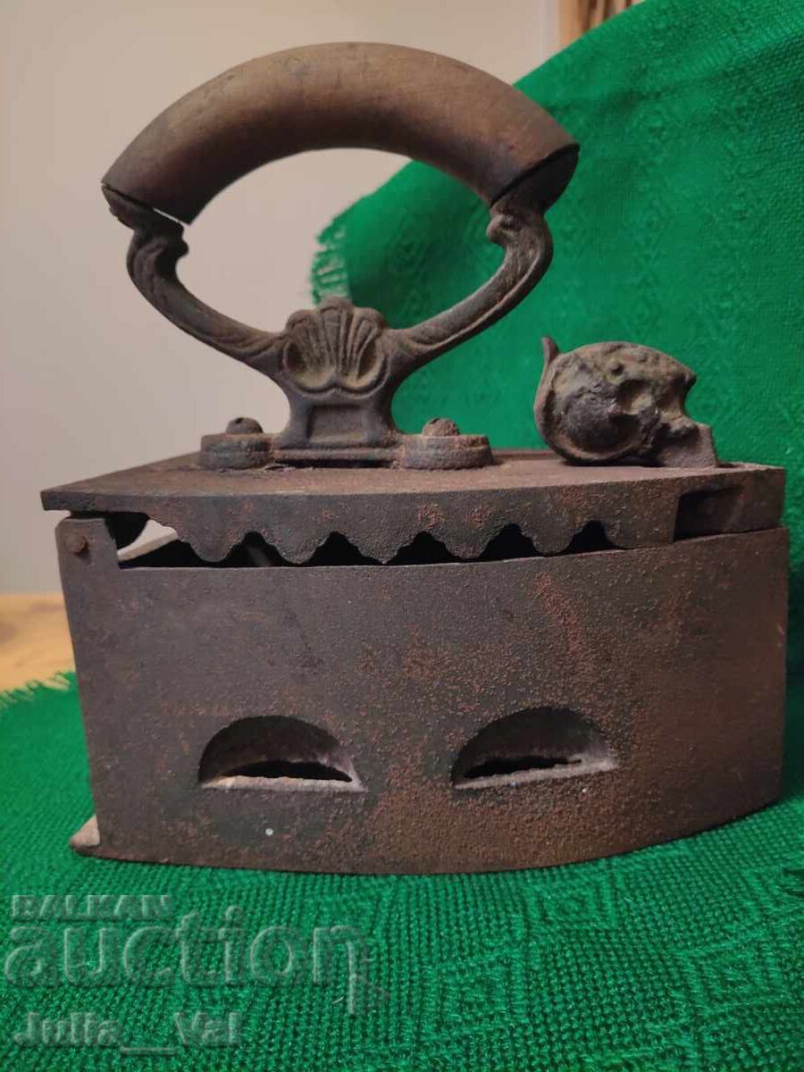 Стара българска ютия на жар БЗЦ от 0,01 цент