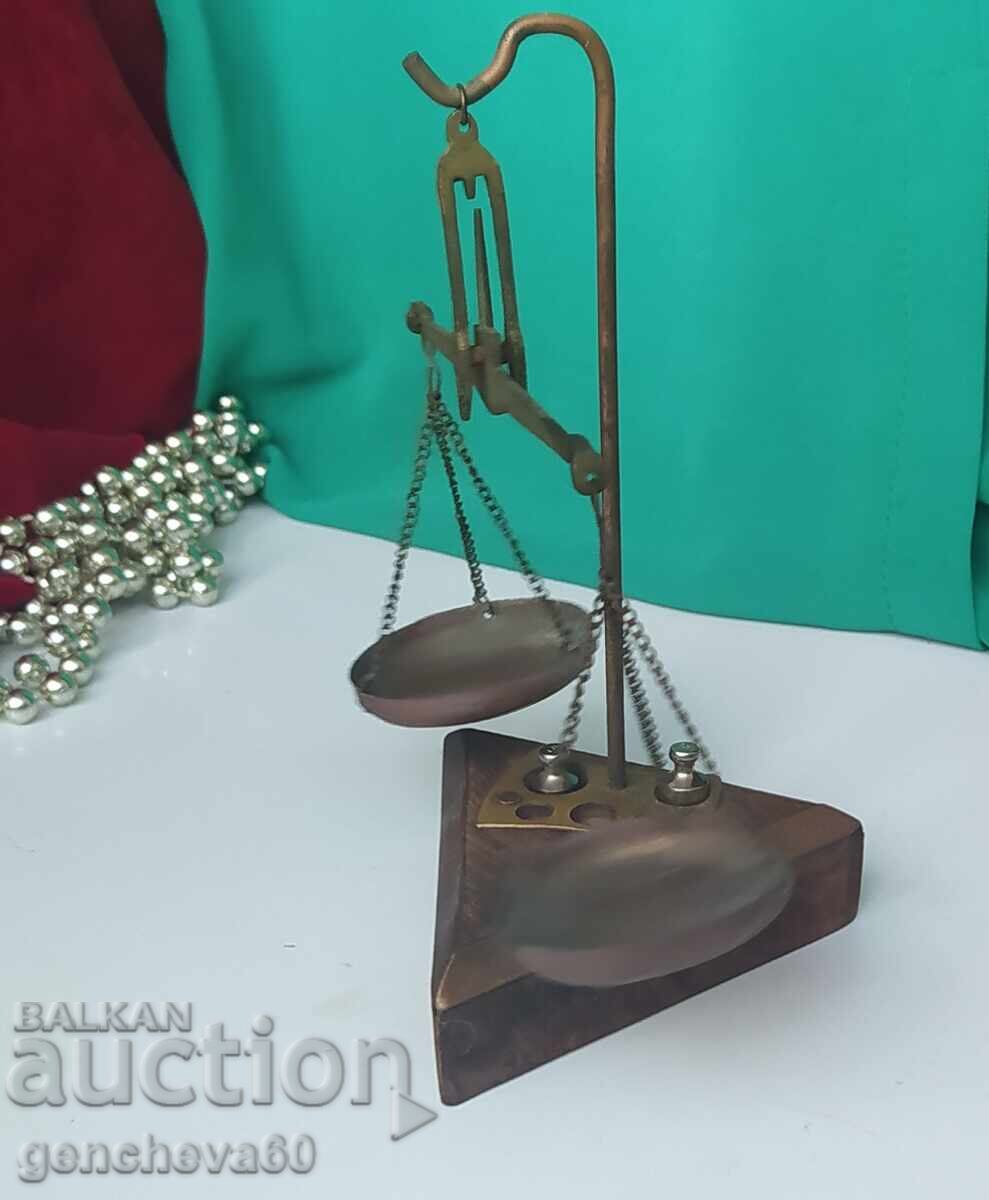 Παλιά φαρμακευτική ζυγαριά κοσμημάτων / χάλκινη με τιμή € 20.00 | 39.12 BGN