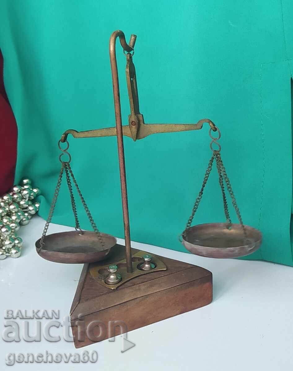 Παράδοση Παλιά φαρμακευτική ζυγαριά κοσμημάτων / χάλκινη