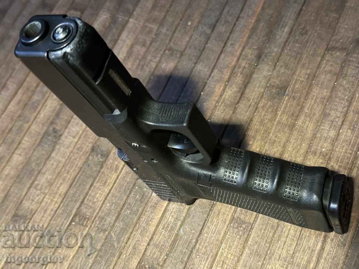 Livrarea Glock 17 Gen 4 - pistol Glock DEZACTIVAT
