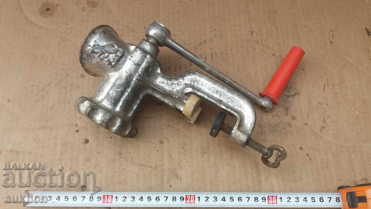 MAȘINĂ DE TOCAT CARNE EXCELENT FUNCȚIONALĂ cu preț € 6.99 | 13.67 BGN