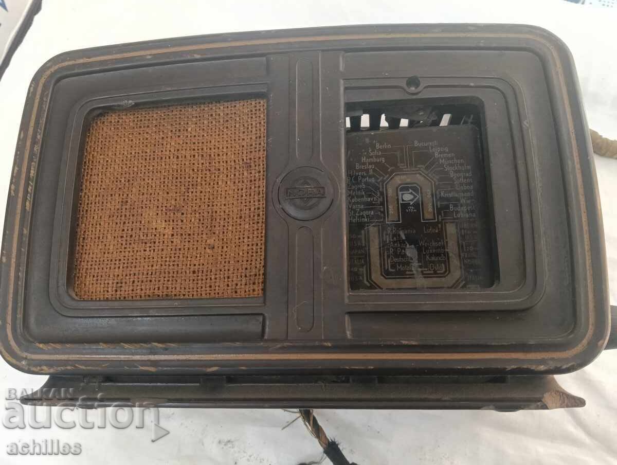 Radio Nora din bachelită Radio Nora din bachelită