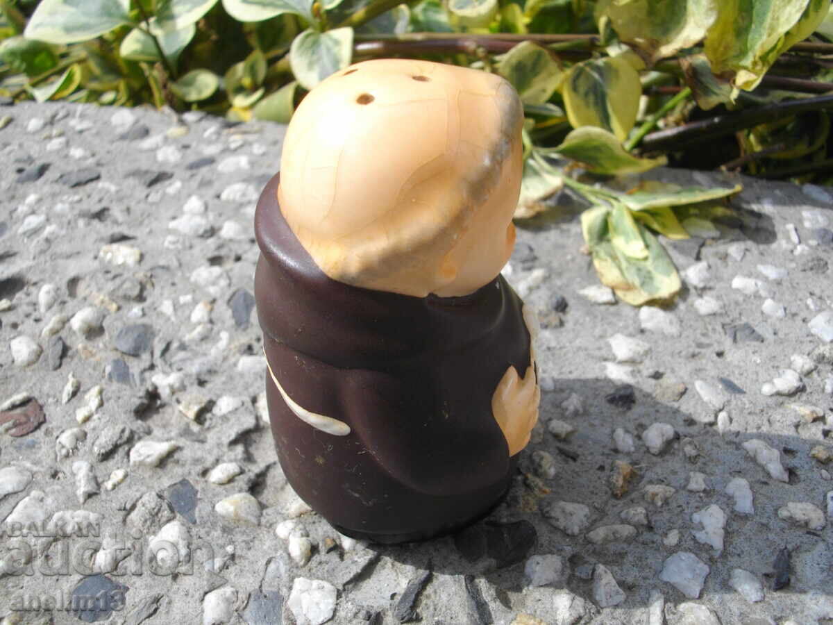 Livrarea SĂRĂȚOR GOEBEL DIN PORȚELAN VECHI Livrarea SĂRĂȚOR GOEBEL DIN PORȚELAN VECHI