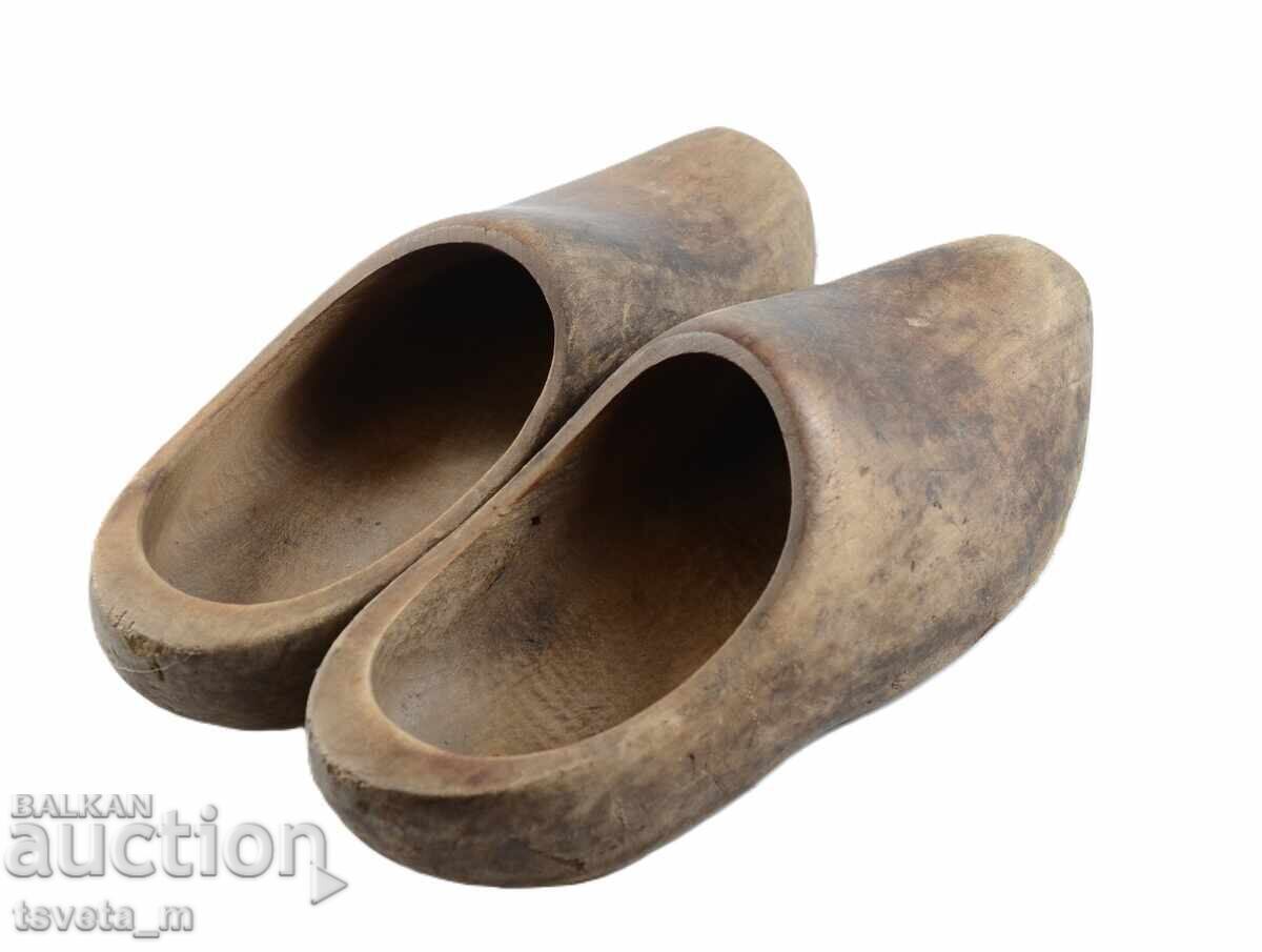 Традиционни холандски дървени обувки кломпен