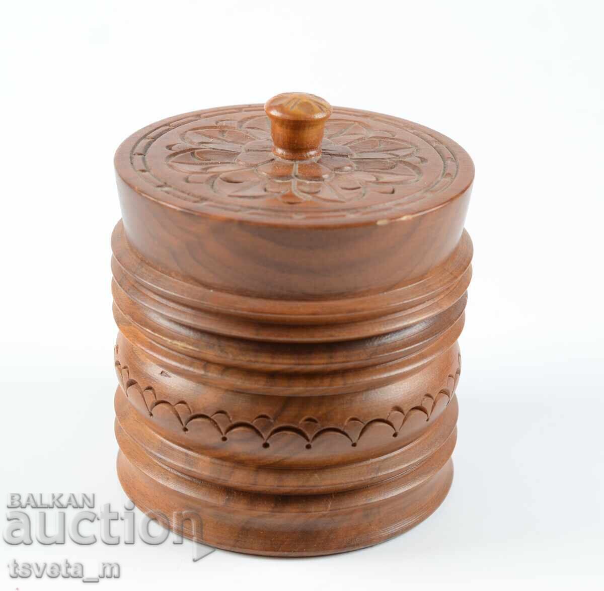 Ξυλόγλυπτο ξύλινο κουτί για τσιγάρα, χειροποίητο, καρυδιά με τιμή € 10.00 | 19.56 BGN Ξυλόγλυπτο ξύλινο κουτί για τσιγάρα, χειροποίητο, καρυδιά με τιμή € 10.00 | 19.56 BGN