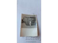 Снимка София Мъж в бял костюм