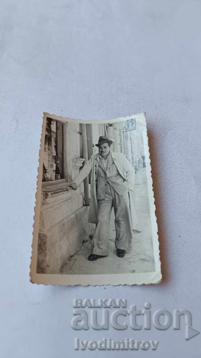 Fotografie Dobrich Bărbat pe trotuar 1943