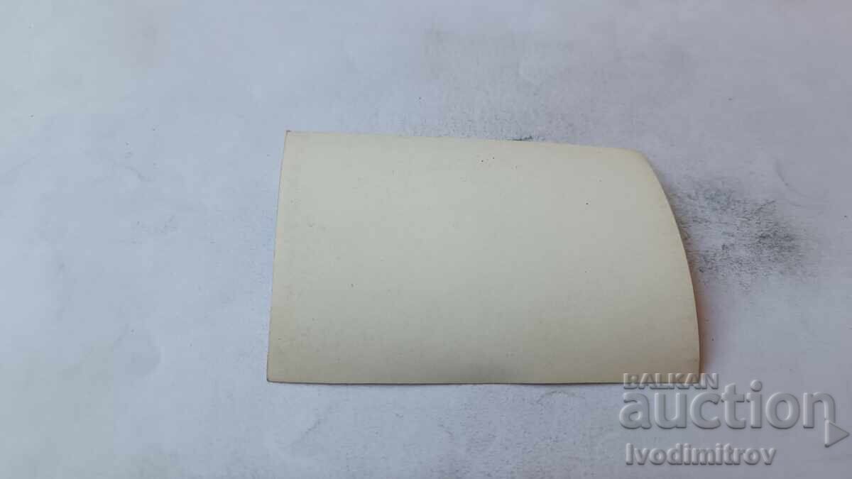 Foto Omul pe drum cu preț € 0.88 | 1.72 BGN