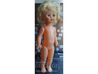 Πλαστική/βινυλίου κούκλα από τη δεκαετία του 1950–1970 στην Ανατολική