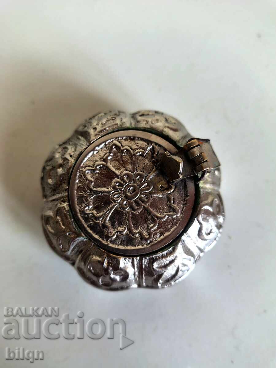 Livrarea Superbă scrumieră de buzunar veche Livrarea Superbă scrumieră de buzunar veche