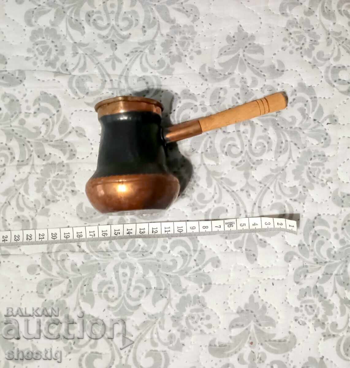 Licitație Ofer un ibric de cupru nou, lucrat manual și nefolosit