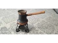 Предлагам ръчно изработено ново и неизползвано медно джезве