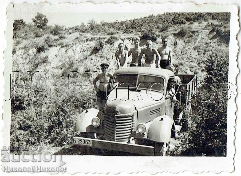 1956 ΜΙΚΡΗ ΠΑΛΙΑ ΦΩΤΟΓΡΑΦΙΑ ΣΤΡΑΤΟΠΕΔΟ ΒΑΚΑΡΕΛ ΦΟΡΤΗΓΟ Ζ311