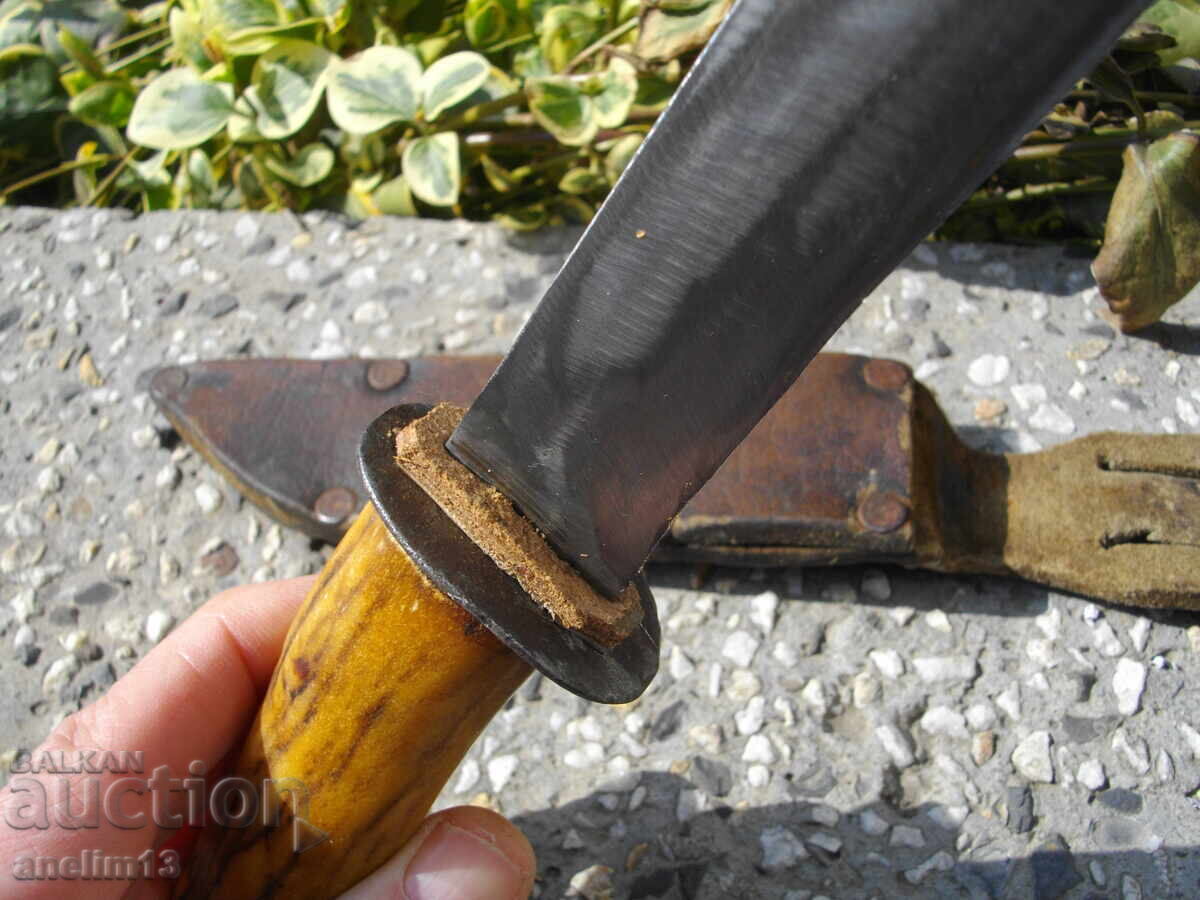 Livrarea CUȚIT VECHI CU TOC CU MÂNER DIN CORN