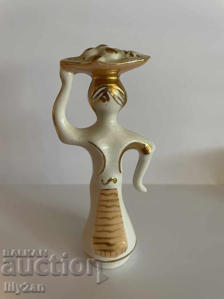 Figurină din porțelan cu motiv folcloric