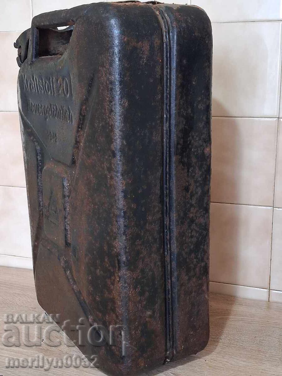 Canistra germană de combustibil 1942 Wehrmacht cu preț € 39.73 | 77.71 BGN Canistra germană de combustibil 1942 Wehrmacht cu preț € 39.73 | 77.71 BGN