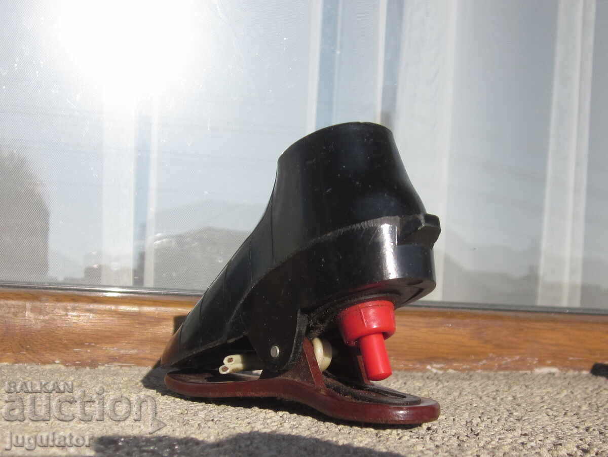NRB Bylgarska bakelitena elektricheska lampa futbolna obuvka cu preț € 7.00 | 13.69 BGN NRB Bylgarska bakelitena elektricheska lampa futbolna obuvka cu preț € 7.00 | 13.69 BGN