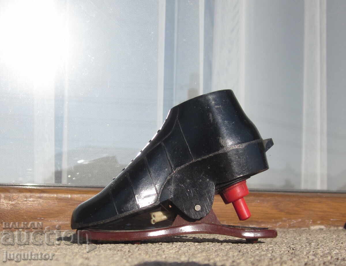 NRB Bylgarska bakelitena elektricheska lampa futbolna obuvka NRB Bylgarska bakelitena elektricheska lampa futbolna obuvka
